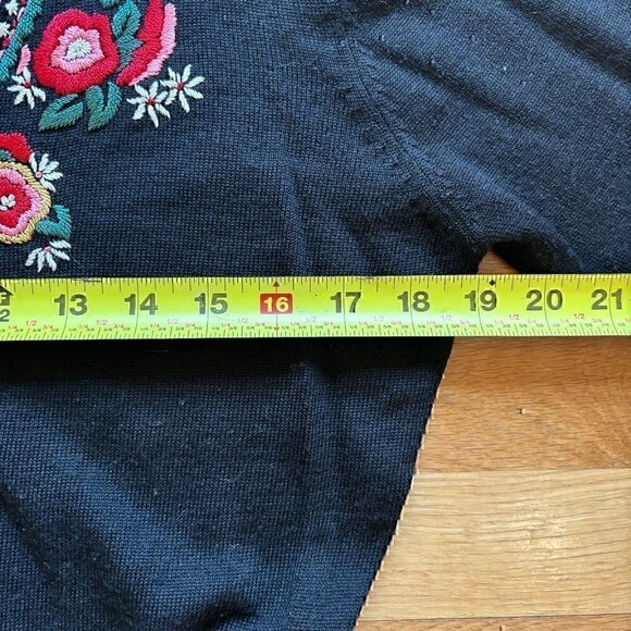 Vintage Carole Little Knitwear Cardigan embroidered floral knot button detailing - Picture 5 of 10